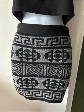 Hera - Patterned Knit Mini-Skirt